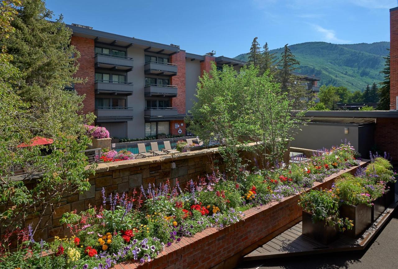 Aspen Square Condominium Hotel Bagian luar foto