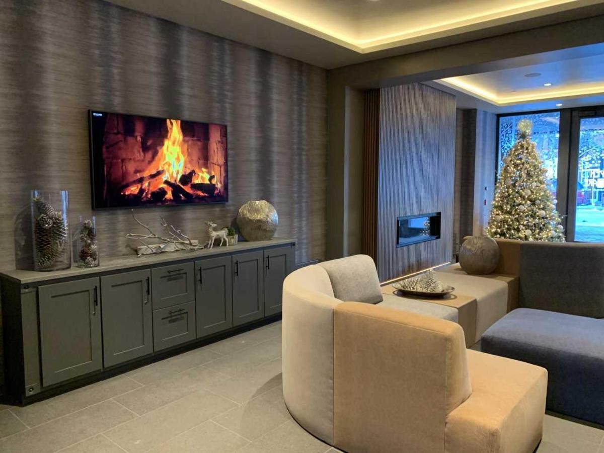 Aspen Square Condominium Hotel Bagian luar foto