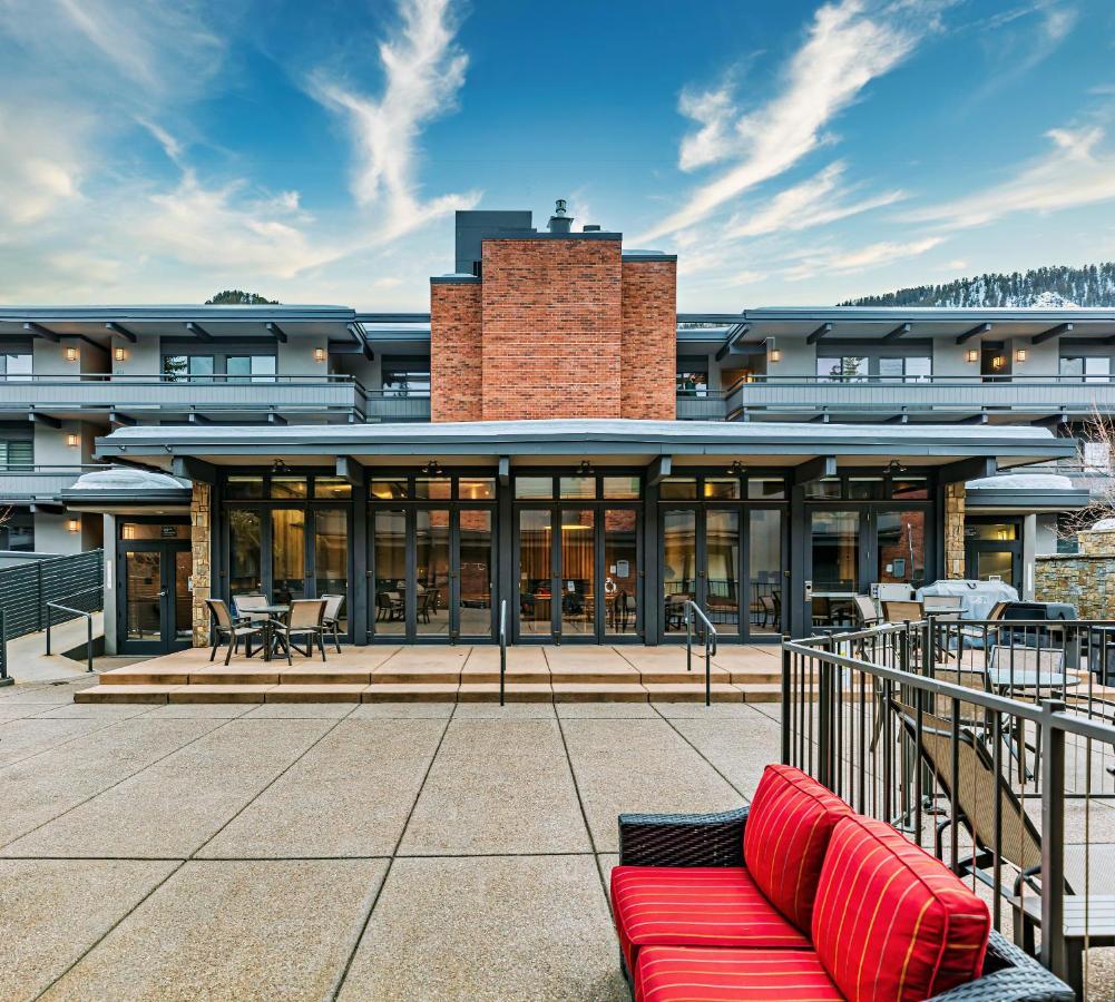 Aspen Square Condominium Hotel Bagian luar foto