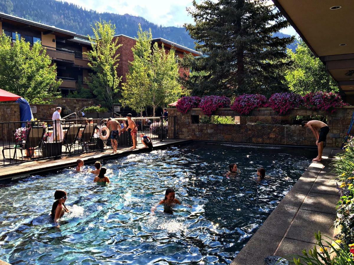 Aspen Square Condominium Hotel Bagian luar foto