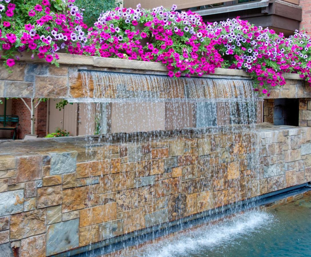 Aspen Square Condominium Hotel Bagian luar foto